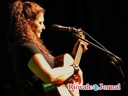 Cantora paulista faz show na noite de amanhã na Unisc