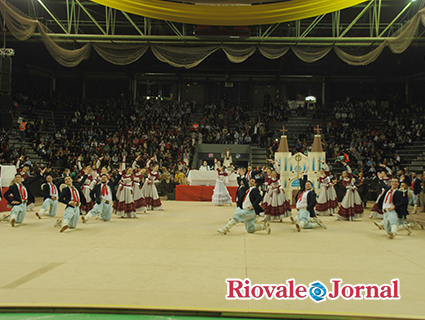 Coreografia de saída retrata a coroação do rei do tiro