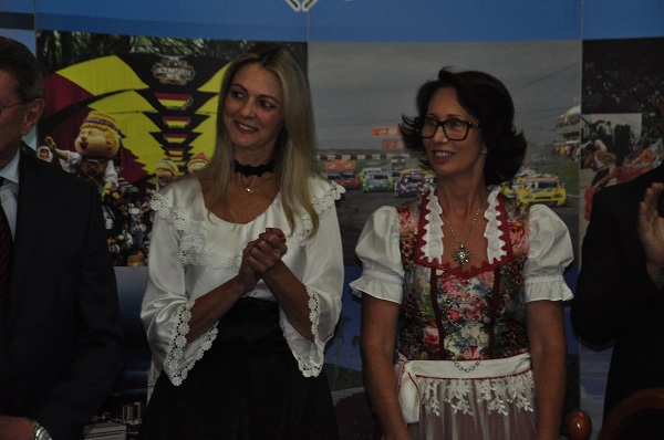 Andréia Mundstock e Celi Durante, presidente e vice da 34ª Oktoberfest e Santa Cruz do Sul