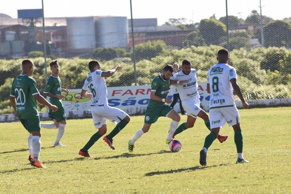 Avenida (de uniforme branco na foto) jogou a final do ano passado contra o Gaúcho de Passo Fundo