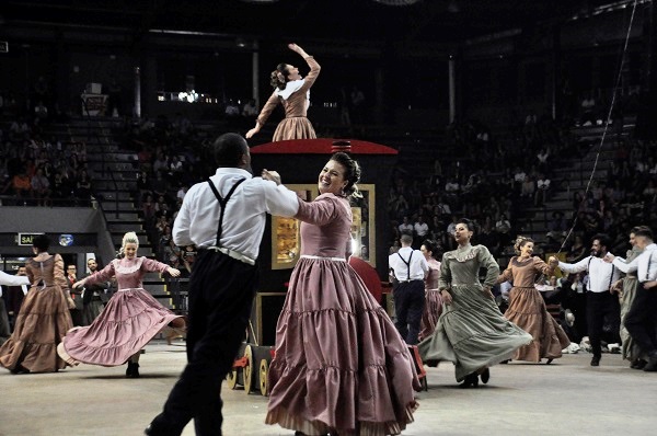 Uma réplica de locomotiva fez parte da coreografia