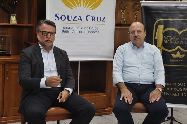 O presidente da Souza Cruz, Liel Miranda e o diretor local, Dimar Frozza