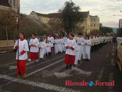 Juventude marcou presença na procissão de Corpus Christi