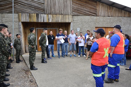 Um QG foi montado no CTG Lanceiros de Santa Cruz e uma equipe realizou a varredura no Bairro Schulz