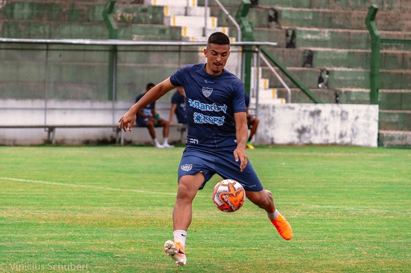 Atacante Dionas estará em campo hoje à tarde