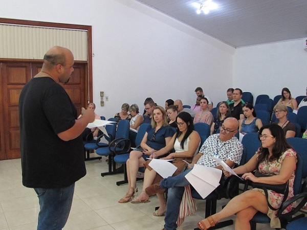 Orientações ocorreram nesta segunda-feira, 9