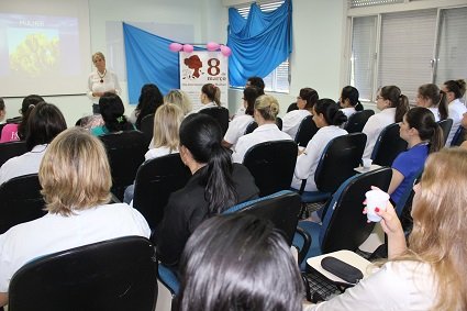 Palestra Mulher na atualidade, com a médica Renata Becker Jucá