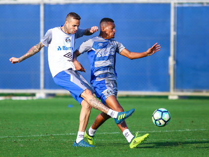 Luan (esquerda) treinou nesta quarta-feira, após retornar da Seleção Brasileira