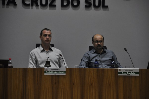 O atual presidente Paulo Lersch (PT) e o presidente eleito Bruno Faller (PDT)