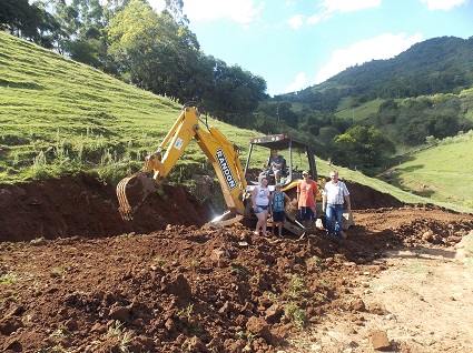 Secretaria Municipal de Agricultura vem realizando recuperação em acessos a lavouras e propriedades rurais