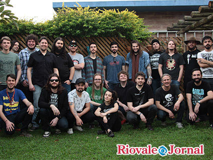 Galera do rock santa-cruzense que fez parte do Treta Especial #100