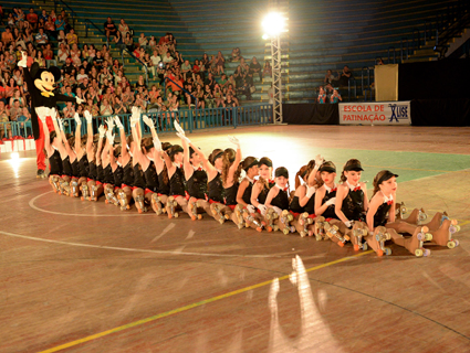 Clube XLise de Patinação participa de uma série de eventos e competições