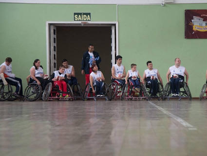 O time de basquete da Aspede conta com cerca de 15 jogadores